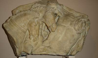 Торс мужчины и лошади. Часть скульптурной композиции. Древний Рим. Эрмитаж. (Фото Лимарева В.Н.)