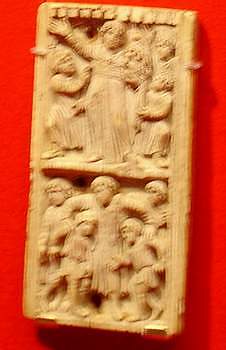 Часть диптиха с изображением античной трагедии. Константинополь. 6 в. Эрмитаж.  Фото Лимарева В.Н.