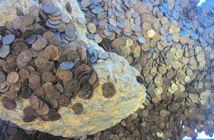 Римские монеты. Клад обнаружен при раскопках римского порта на территории г. Марсель (франция)  (Фото Лимарева В.Н.)