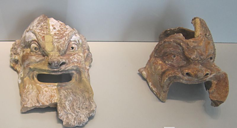 Маски трагических актеров. Рим 2 век до н.э. Берлин. Музейный остров.  (Фото Лимарева В.Н.)