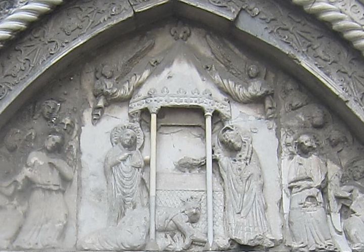 Унижение короля. Барельеф на базилике  Сан Джованни  Эваджелиста. 5 век. Равенна. (Фото Лимарева В.Н.)