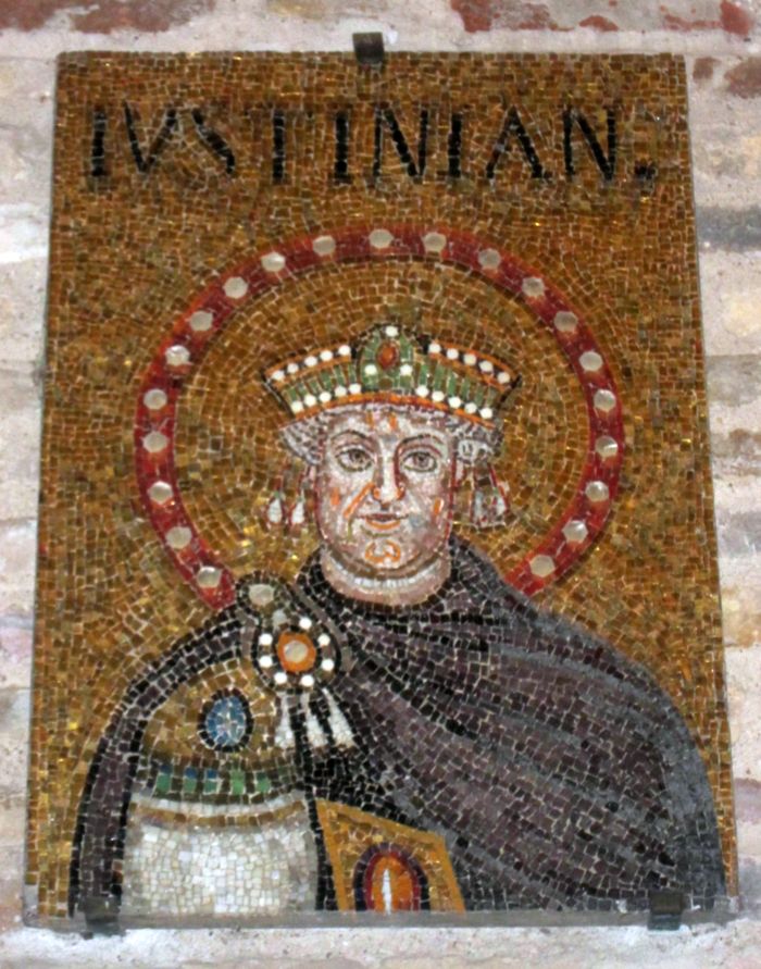 Император Юстиниан - ? (Мозаика в Равенне 6 века)  Италия. (Фото Лимарева В.Н.) 